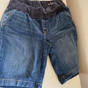 Maternity - GAP 1969 Jean Shorts